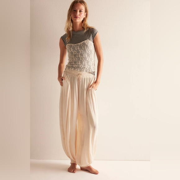 🪷NWT Free People FP Intimately Sleepover Crush Balloon Pant, Toasted Eggnog L - Picture 3 of 7
